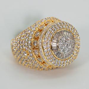Elegante anillo de oro amarillo de 14 quilates, adornado con diamantes cultivados en laboratorio con claridad VVS, diseñado para mujeres, que radiante de belleza, es un clásico que transcurre el tiempo. - Product Image 1