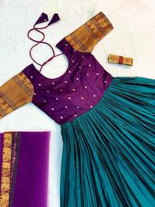 Robe pour enfants en Narayan Pet et soie avec bordure en zari, vêtements occasionnels, fabricant de mode pour enfants en Inde au prix le plus bas - Product Image 2