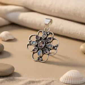 Colgante de Plata 925 Hecho a Mano con Oro Rosa, Amatista y Piedra Lunar, Diseño de Flor - Product Image 1