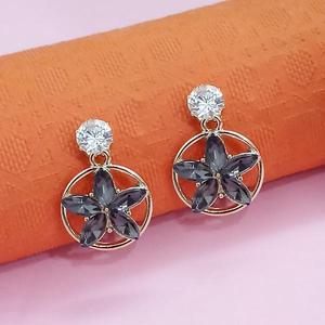 Kriaa Trendy Boucles d'oreilles autrichiennes noires plaquées or Perle Diamant Quartz Améthyste-pour les fêtes Occasions religieuses-Modèle - Product Image 1