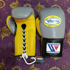 Guantes de Boxeo Winning de Alta Calidad con Cordones y Logotipo Personalizado, Guantes de Boxeo Winning Ideales para Entrenamiento y Competencia - Product Image 6