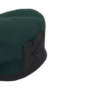 Gorras de capó de inspiración vintage que muestran el patrimonio nacional perfecto para ocasiones formales desgaste del escenario Gorras de capó para la venta - Product Image 6