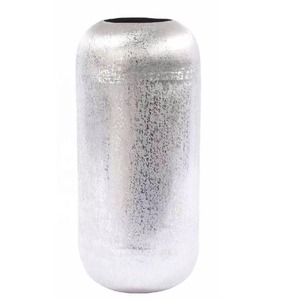 Vase en aluminium de style vintage classique Accent décoratif élégant fait à la main parfait pour les intérieurs traditionnels et contemporains - Product Image 3