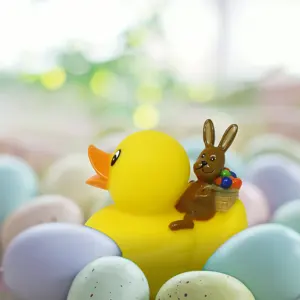 Mini canard en caoutchouc PVC personnalisé avec logo, jouet de bain Lapin de Pâques, fonction couineur, flottant et compressible - Product Image 2