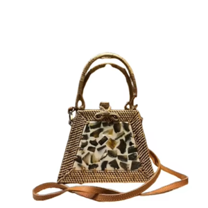 Gandek Sasak auténtico Lombok tejido a mano Ketak y ratán tradicional Shell motivo mimbre artesanías correa de cuero triángulo Shell bolsa - Product Image 1