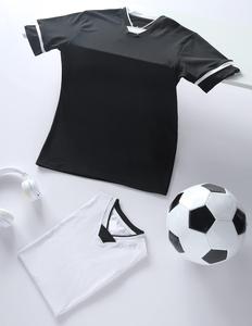 Tenues de football authentiques et robustes pour hommes – Kits de tournoi personnalisables en gros, manches courtes, légers, respirants et anti-humidité - Product Image 2