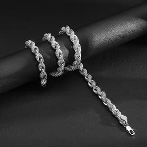 Bracelet en diamant de créateur en vente chaude, parfait pour le travail au bureau ou les fêtes et les cadeaux, disponible au meilleur prix en Inde - Product Image 5