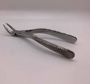 Forceps d'extraction dentaire à motif américain en acier inoxydable certifié CE Instruments dentaires Mâchoires dentelées - Product Image 1