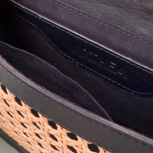 Sac à bandoulière en rotin et cuir noir fait à la main pour femmes sac fourre-tout de style plage avec doublure en toile de paille sac de dame d'été - Product Image 4