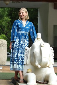 เดรสเอวสูงคอวีกระดุมแถวเดียวพิมพ์ลายดิจิตอลแนวยุโรปและอเมริกัน - Product Image 4