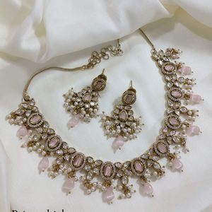 Ensemble collier traditionnel plaqué or Kundan et perles Bijoux ethniques élégants pour les mariages - Product Image 2