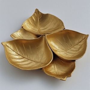 แผ่นอลูมิเนียมตกแต่งและแก้วที่ชาร์จเซิร์ฟเวอร์ผลไม้แห้งลายใบไม้สามใบเคลือบทองแบบโบราณสำหรับการตกแต่งภายในห้องรับประทานอาหารสุดหรู - Product Image 4