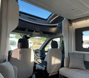 Lujo autopropulsado 4x4 autocaravana caravana remolque de viaje de aluminio para acampar y uso de camiones autocaravana autopropulsada para la venta - Product Image 4