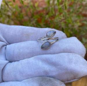 Bague en argent sterling 925 faite à la main, coupe poire, classique, avec pierre de lune naturelle sertie clos, unisexe, pour mariage, anniversaire, fête - Product Image 3