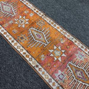 Alfombra Vintage de 2.8x9.7 pies, Alfombra Turca Pequeña, Alfombra Geométrica Naranja - Product Image 3