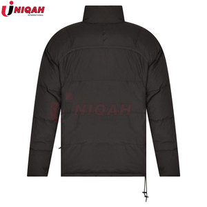 Venta al por mayor personalizado de los hombres de estilo de la calle acolchada chaqueta de invierno con aislamiento exterior con brillante capucha extraíble - Product Image 2
