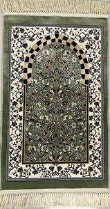 Tapis de prière en soie de luxe avec une sensation de velours moelleux, rembourrage épais, surface confortable pour les longues sessions de prière - Product Image 4