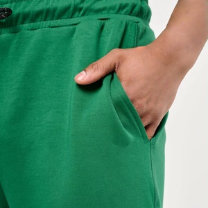 Pantalones Deportivos Personalizados de Felpa Técnica para Correr y Gimnasio, Pantalones Deportivos Ajustados para Hombre, los Mejores Pantalones Deportivos Personalizados de Color Verde Sólido para Hombre - Product Image 6