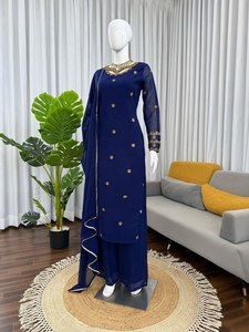Conjunto Sharara elegante para mujer, ropa étnica elegante, tela premium de georgette sintética, top bordado con pantalón palazzo y dupatta a juego. - Product Image 4