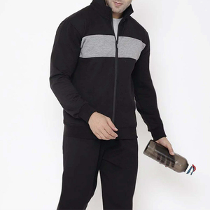 Conjunto deportivo informal para el día a día y ropa relajada combinadas en un solo atuendo para uso regular. Chándal para hombre hecho para la vida diaria. - Product Image 6
