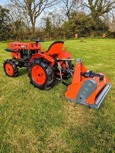 Excelente Tractor Compacto para Granja Kubota B7001 con Motor de 3 Cilindros y 24HP, Proveedor Confiable - Product Image 5
