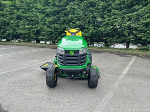 Disponível com bastante uso 2024 Clean John Deer X950R Lawn Mower Zero Turn Ride On Mower Comprar Usado John Deer Lawn Mower Europa