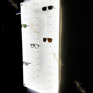 Soporte de pared óptico, estante para gafas de sol, LED óptico lechoso, gafas montadas en la pared, varillas de exhibición para muebles - Product Image 1
