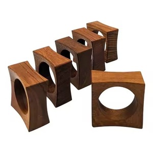 Rond de serviette en bois poli à la main avec une surface lisse pour un réglage de table facile et une présentation élégante - Product Image 1