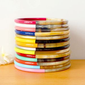 Bracelets et bracelets en corne de buffle naturelle conçus avec des couleurs assorties accentuées de diamants pour les cadeaux - Product Image 6