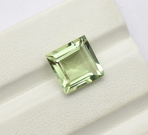 Améthyste verte de laboratoire, pierre précieuse libre à facettes de taille princesse (tailles 3mm-6mm) de forme carrée pour la fabrication de bijoux - Product Image 3