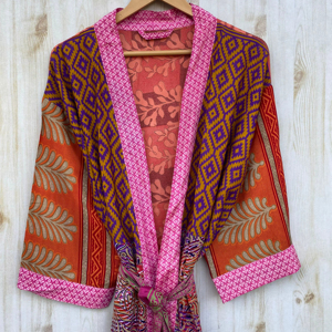 Kimono de seda reciclado Vintage, ropa de noche diaria, Kimono indio Sari, regalo para ella, ropa de dormir, Kimono, túnicas para damas de honor, cubierta de playa - Product Image 1