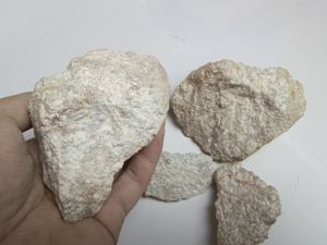 Pirofilita Industrial en Trozos para Juntas de Sellado y Materiales de Embalaje de Alta Presión con Resistencia Química - Product Image 1