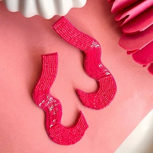 Boucles d'oreilles créoles bohèmes en perles Miyuki faites à la main par JAVED HANDICRAFTS pour la Saint-Valentin - Product Image 2