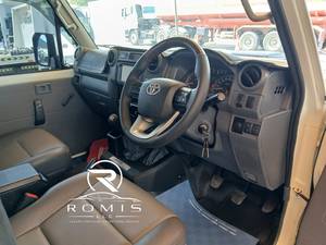 Toyota Land Cruiser 79 Pickup Usato Automatico 2.8L Guida a Sinistra Veicolo Utilitario Bianco - Product Image 2
