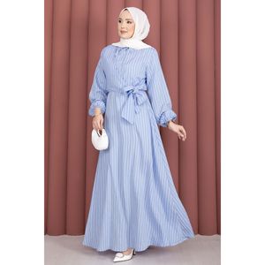 Vestido Hijab Modesto a Rayas con Lazos Laterales en Azul Bebé - Product Image 1