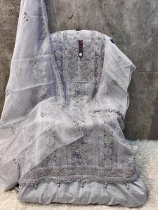 Look Elegante Colección Premium Nueva Variedad Calidad Superior Premium Heavy Organza Con Zarkan Work Salwar Suit - Product Image 3
