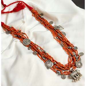 Collier superposé en argent Anokhi Fashion avec breloques en corail et en argent - Product Image 1
