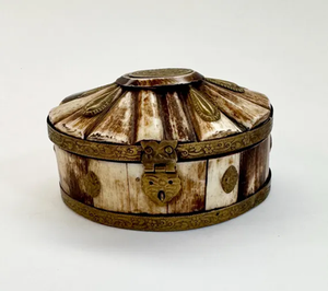 Joyero tradicional con incrustaciones de hueso de madera oscura con patrón marroquí, disponible a precios al por mayor. - Product Image 4