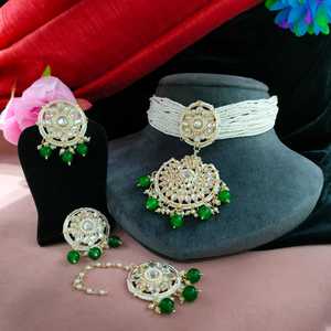 Kundan และสร้อยโชคเกอร์ไข่มุกกับ Maang Tikka shimmering kundan หินสำหรับเจ้าสาวและทุกโอกาสสร้อยคอแฟชั่น - Product Image 1