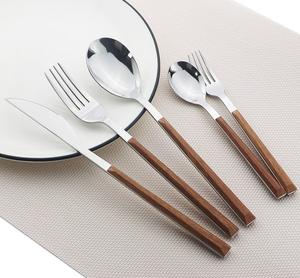 Elegante y moderno juego de cubiertos de acero inoxidable con mangos de madera perfectos para mesas contemporáneas y eventos formales - Product Image 2