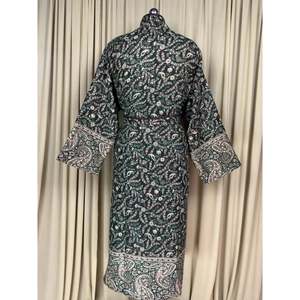 Cárdigan de Lana de Yak para Mujer, Verde Paisley, Abrigo de Casa Cálido y Acogedor para Invierno, Ropa de Estar por Casa con Bolsillos Originales, Tejido ODM - Product Image 3