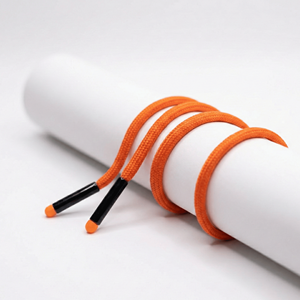 Cordón de Alta Calidad Ecológico con Revestimiento de Algodón Trenzado Plano, Logotipo Personalizado, Moderno, con Extremos Metálicos Recubiertos de Silicona para Prendas - Product Image 6