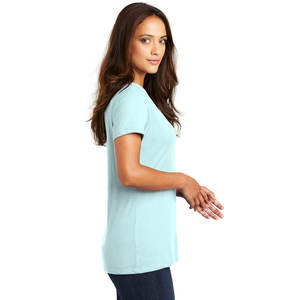 Camiseta Básica Premium con Cuello en V para Mujer, Transpirable, Extra Suave y Ligera - Product Image 6