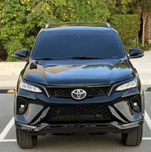 Fortuner EXR 2.7L SUV Diesel Automatique Cuir Toit Ouvrant 2019 - Product Image 2