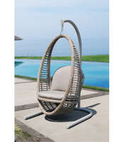 Fauteuil suspendu en rotin, chaise balançoire d'extérieur, design côtier moderne pour mobilier de terrasse au bord de la piscine, 100% sans taxes
