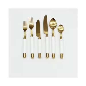 Couverts de mariage jetables en acier inoxydable plaqué or avec miroir, ensemble de couverts avec poignée en acrylique rose - Product Image 5