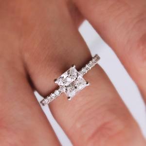 Anillo de compromiso de moissanita de corte princesa de 8mm | Anillo de oro y plata con banda pavimentada | Aniversario de Boda nupcial Joyería fina clásica OEM - Product Image 3