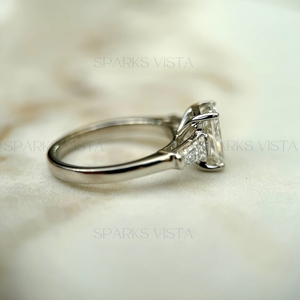 Anillo de compromiso de tres piedras con corte de cojín personalizado al por mayor color D VVS claridad moissanita piedras preciosas banda de boda de plata esterlina - Product Image 5