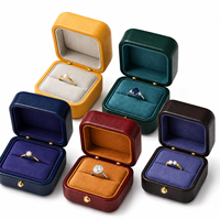 Boîte d'emballage pour bijoux carrée et ronde multicolores, en cuir de qualité supérieure, fabriquée directement par MISEN, pour la présentation de bijoux fins.