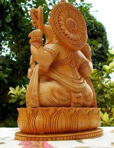 "Éléphant en bois fait à la main sculpture traditionnelle artisanale en bois artisanat statue Artisan éléphant Figurine maison - Product Image 5